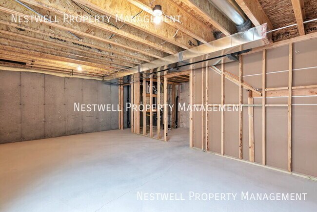 Building Photo - 1562 W State Rd