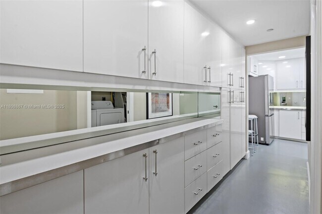 Building Photo - 10205 Collins Ave