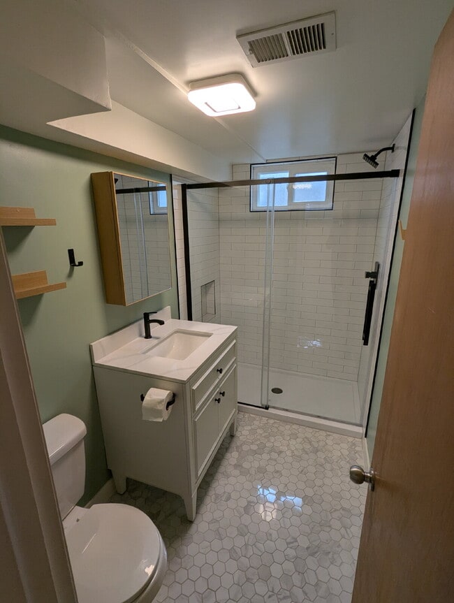 Building Photo - 7070 Beacon Way