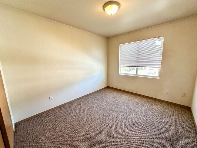 Building Photo - 2107 Yellowstone St