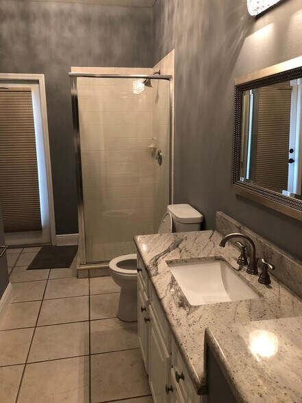 Building Photo - 827 Camargo Way