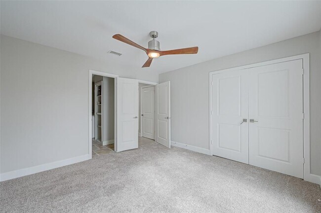 Building Photo - 915 Daria Dr