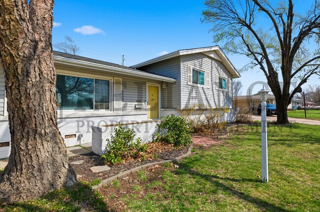 Building Photo - 8300 W 9th St N