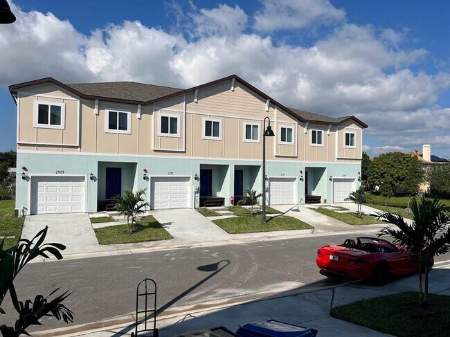 Building Photo - 2111 Sebring Pl