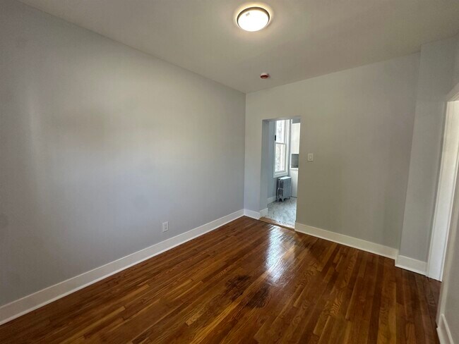 Building Photo - 707 New York Ave