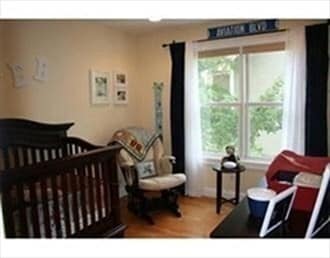 Building Photo - 11 Oak St