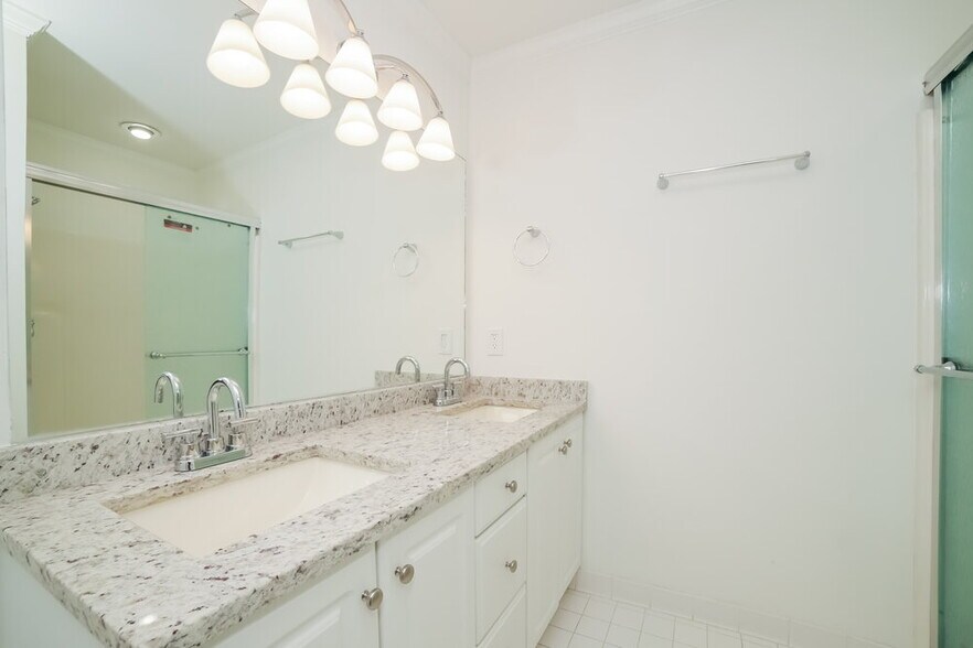 Building Photo - 6868 Robinwood Trail