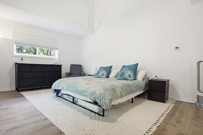 Building Photo - 49 Captain Eames Cir