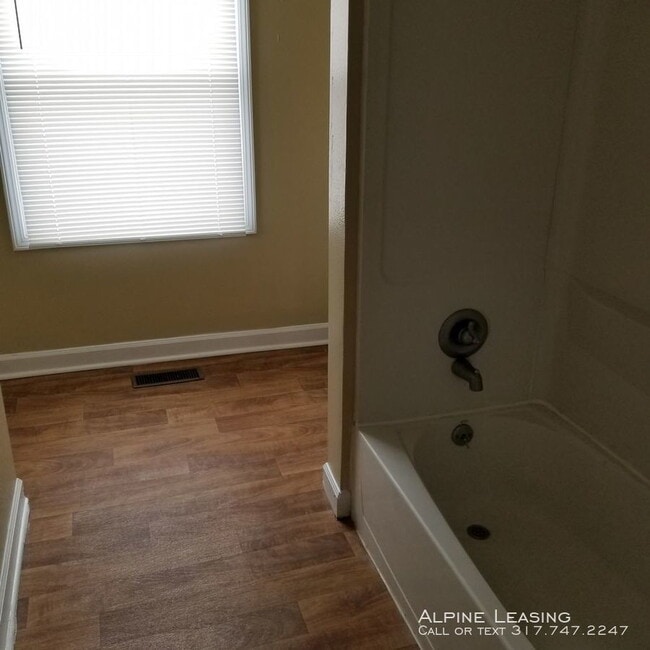 Building Photo - Butler-Tarkington 4BR/2BA House!
