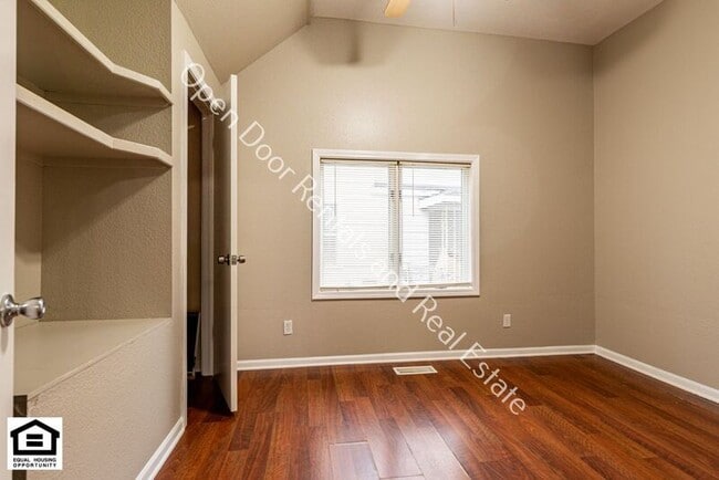 Building Photo - 733 3rd St