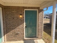 Building Photo - 2 Bed 1 Bath Duplex