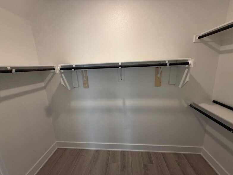 Building Photo - 813 Crystal Oak Ln