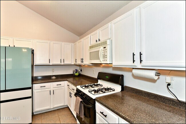 Building Photo - 10937 Northview Dr