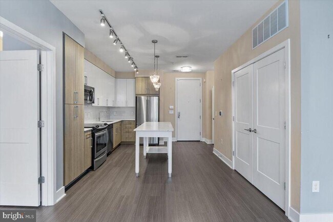 Building Photo - 145 Riverhaven Dr