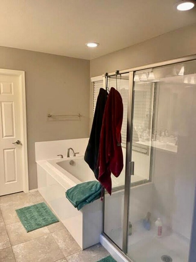 Building Photo - Lovely 3Bedroom/ 2.5 Bath Mesa Home!