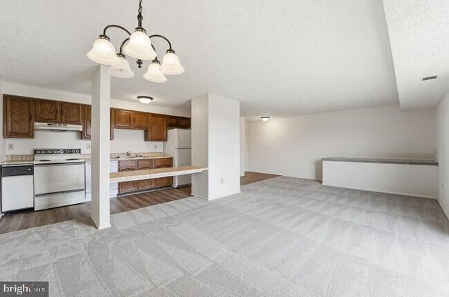 Building Photo - 997 Heather Ridge Dr