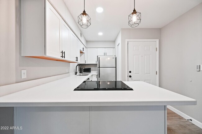 Building Photo - 3131 W Cochise Dr