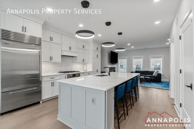 Building Photo - 285 West St