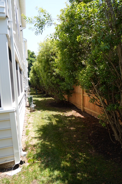 Building Photo - 8550 Tidewater Dr