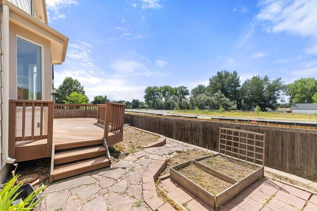 Building Photo - 2021 Falcon Ridge Dr