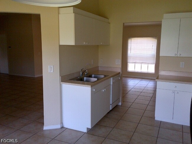 Building Photo - 622 Grant Ave