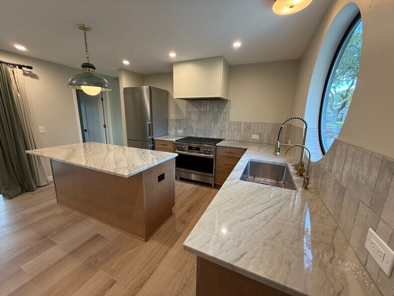 Building Photo - 5780 Violeta Ave