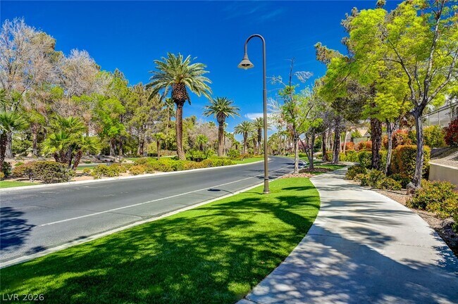 Building Photo - 121 Standing Stone St