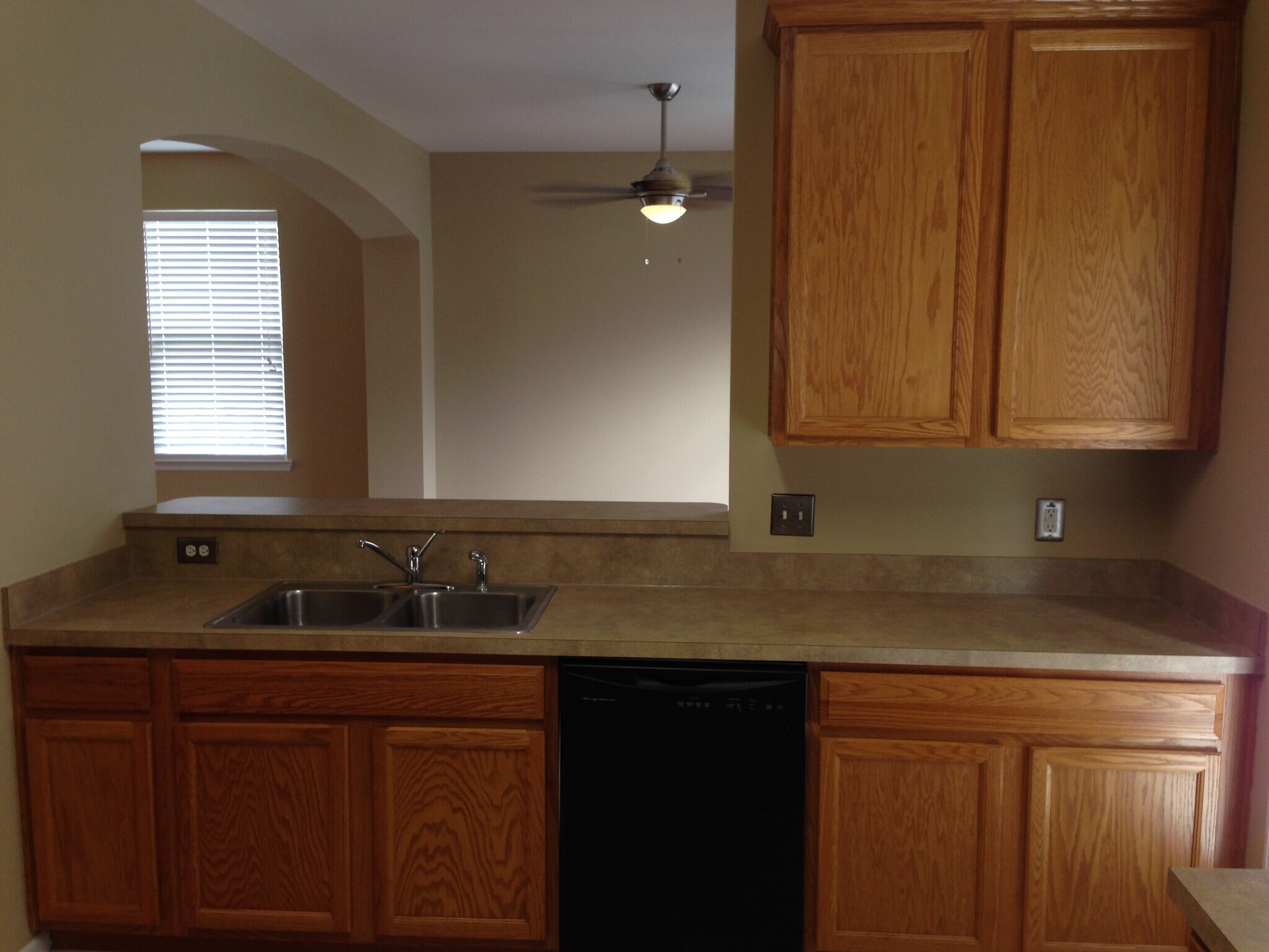 Building Photo - 250 Westbrooke Rd