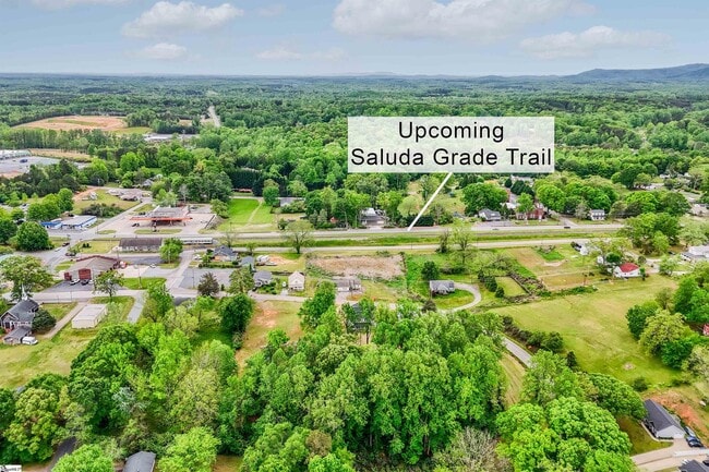 Building Photo - 610 N Shamrock Ave