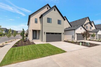 Building Photo - Brand New 3BD 3BA Holbrook Home w/ Finished Basement -Corner Lot