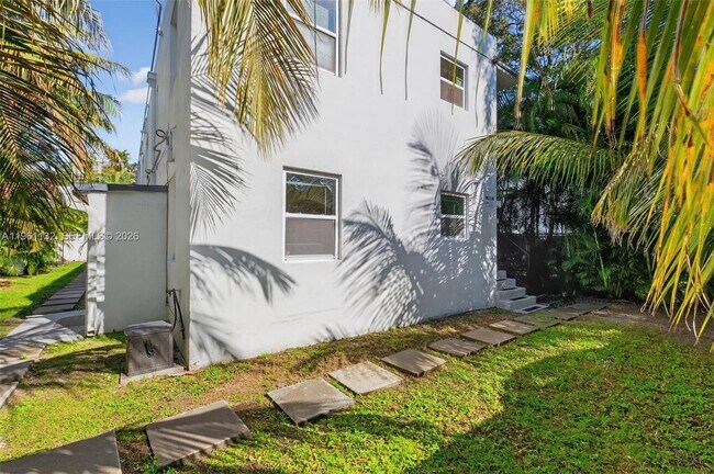 Building Photo - 3676 Oak Ave