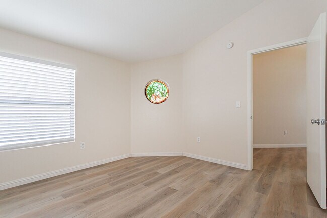 Building Photo - Remodeled 3 Bed Single Story Home