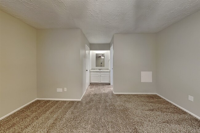 Building Photo - 2621 Elder Rd