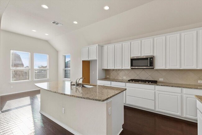 Building Photo - 532 Stone River Dr