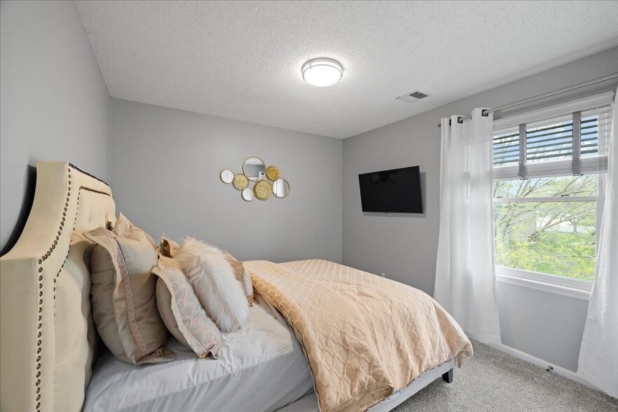 Jack n jill Bedroom 1 - 8004 W 146th St