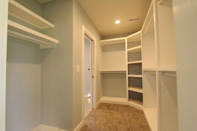 Building Photo - 625 E Cozy St