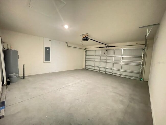 Building Photo - 2122 Kansas Rd