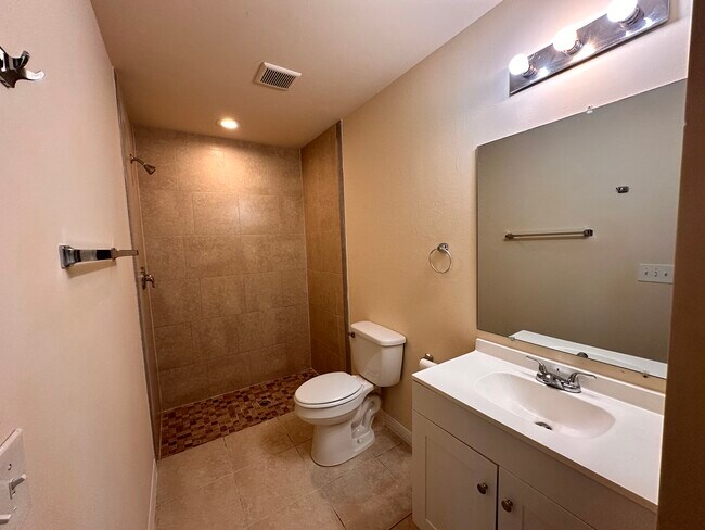 Building Photo - 3215 SW Santa Barbara Pl