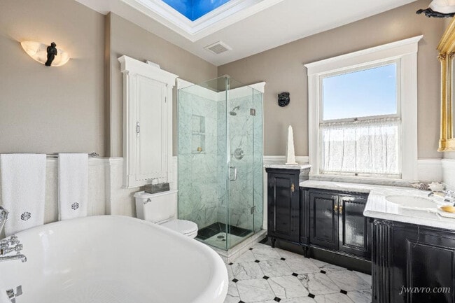 Building Photo - 155 24th Ave