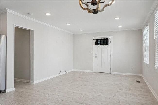 Building Photo - 3-bedroom Rancher - Hampton