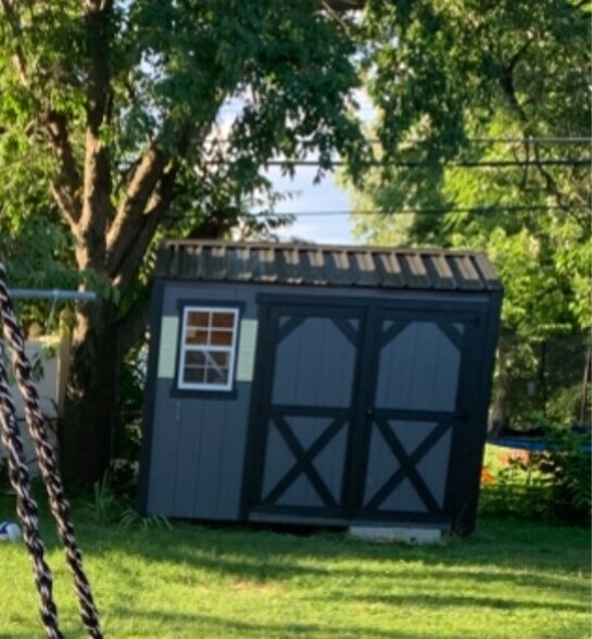 Building Photo - 4644 Broadhurst Dr