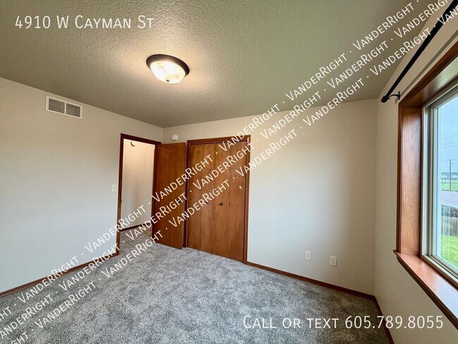 Building Photo - 4910 W Cayman St