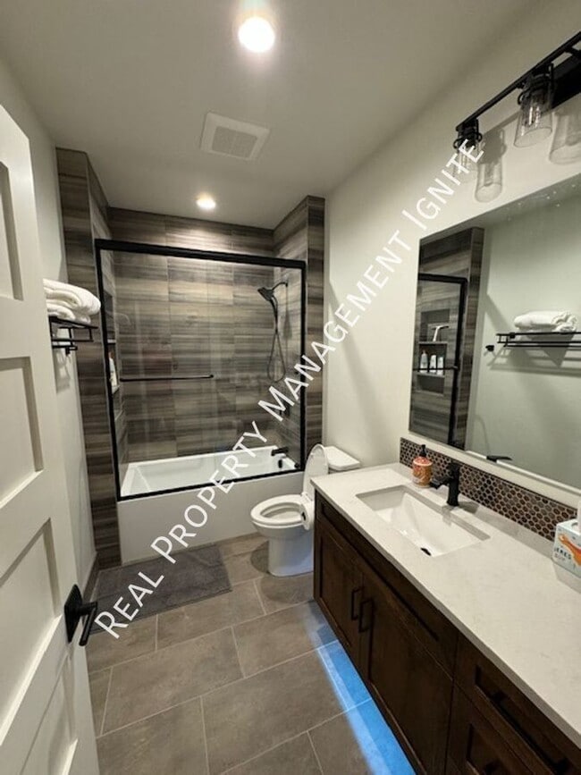 Building Photo - 61145 SW Beverly Wy