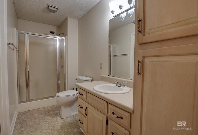 Building Photo - 12 Lancers Ln