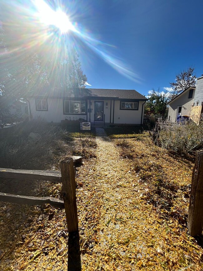 Building Photo - Newly Remodeled Ranch Backs to Patty Jewett