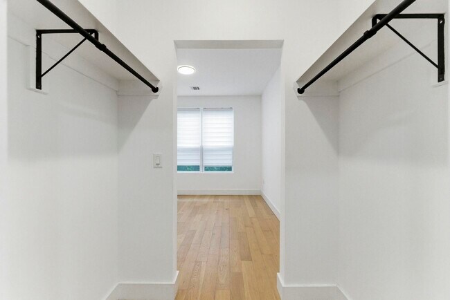 Building Photo - 649 38th St
