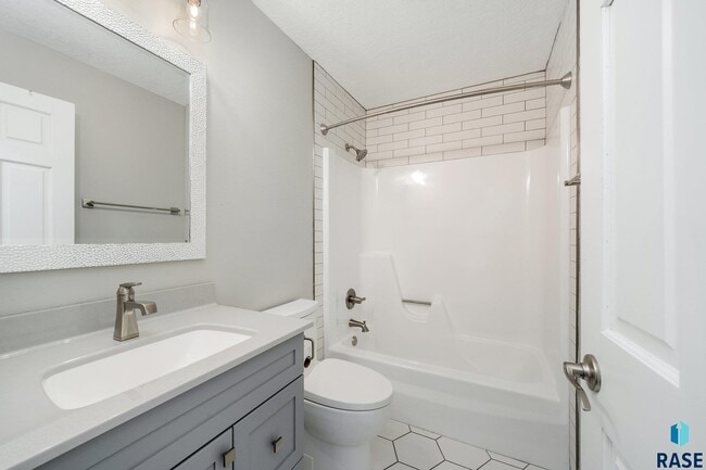 Building Photo - 2412 S Sheffield Cir