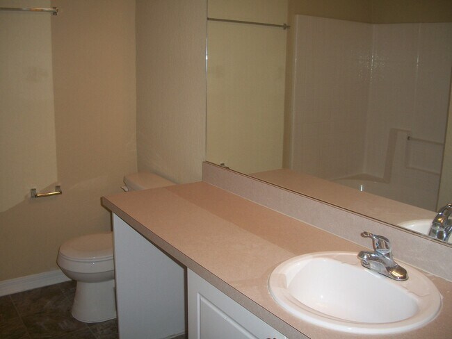 Building Photo - 823 Grand Regency Pointe