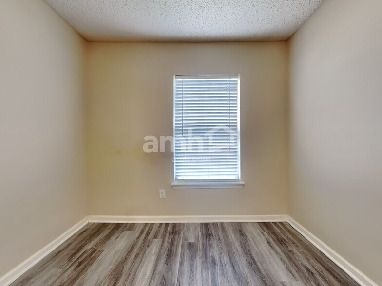 Building Photo - 14015 Fish Eagle Dr E