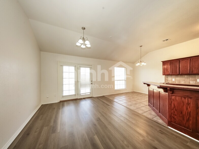 Building Photo - 4129 Queens Dr